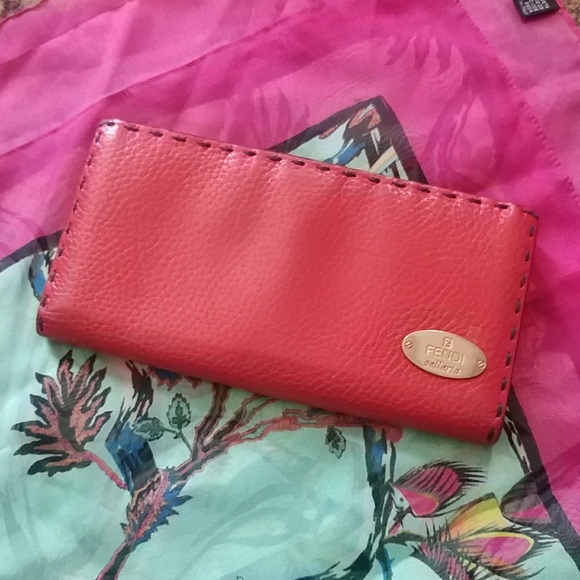 Fendi Handbags - Fendi purse..FIRM